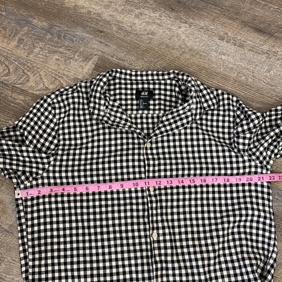 H&M Regular Fit Large Button Up - Picture 5 of 10